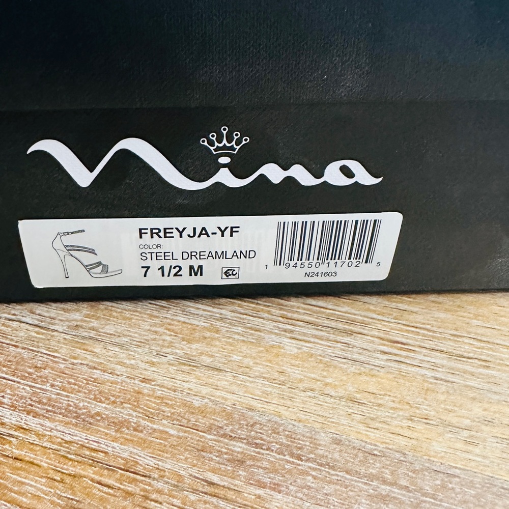 Nina size 7.5 Rhinestone heels. Brand New in box! - Picture 7 of 7